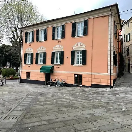 Levanto Rentals アパート *
