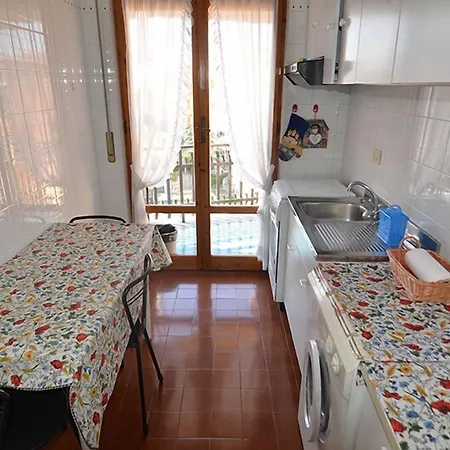 Levanto Rentals アパート *