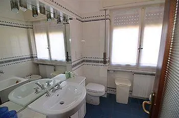 Levanto Rentals アパート *